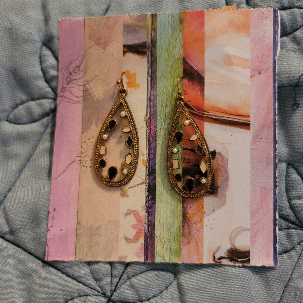 Antique look gold tone earrings
